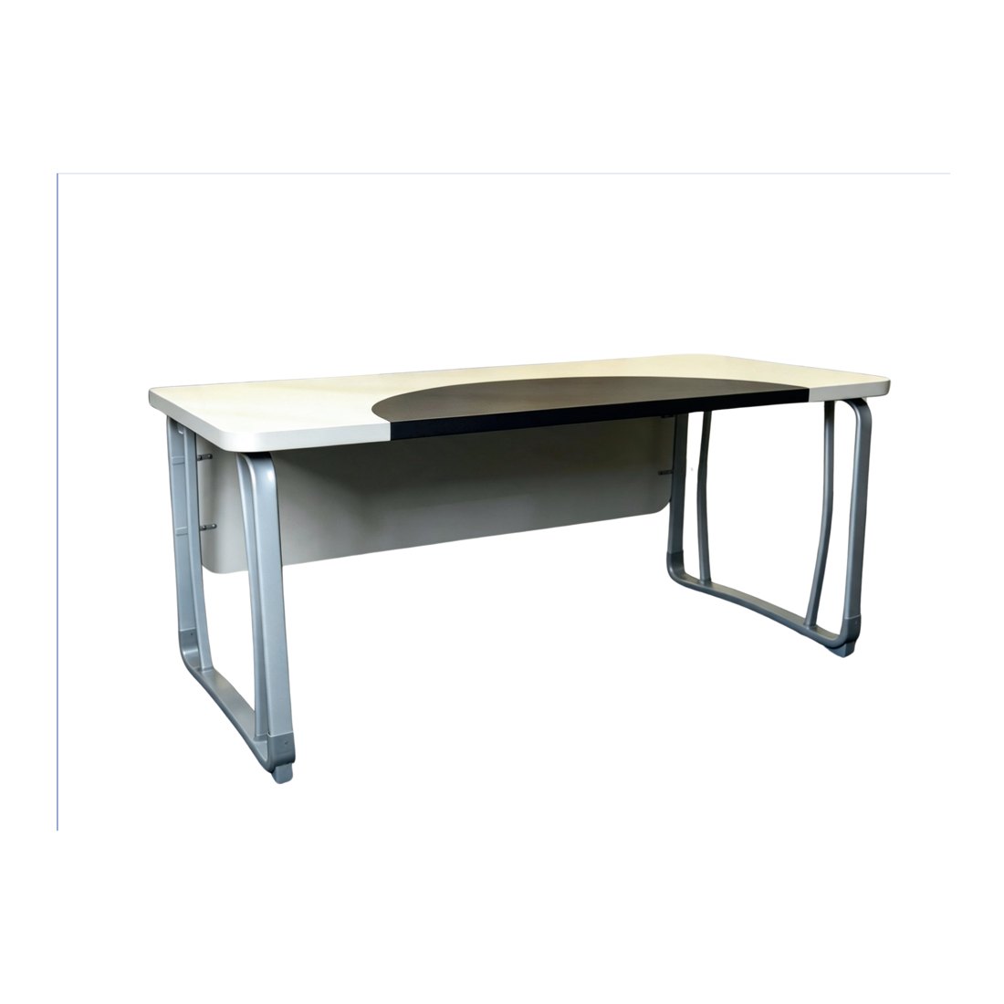 Detalhe do tampo meia lua da mesa corporativa DMX